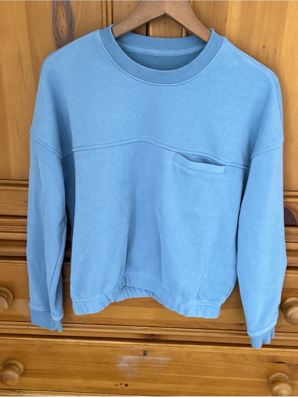 Women's Vuori  Blue Cropped Boxy Pocket Crewneck Sweatshirt  XS Athleisure